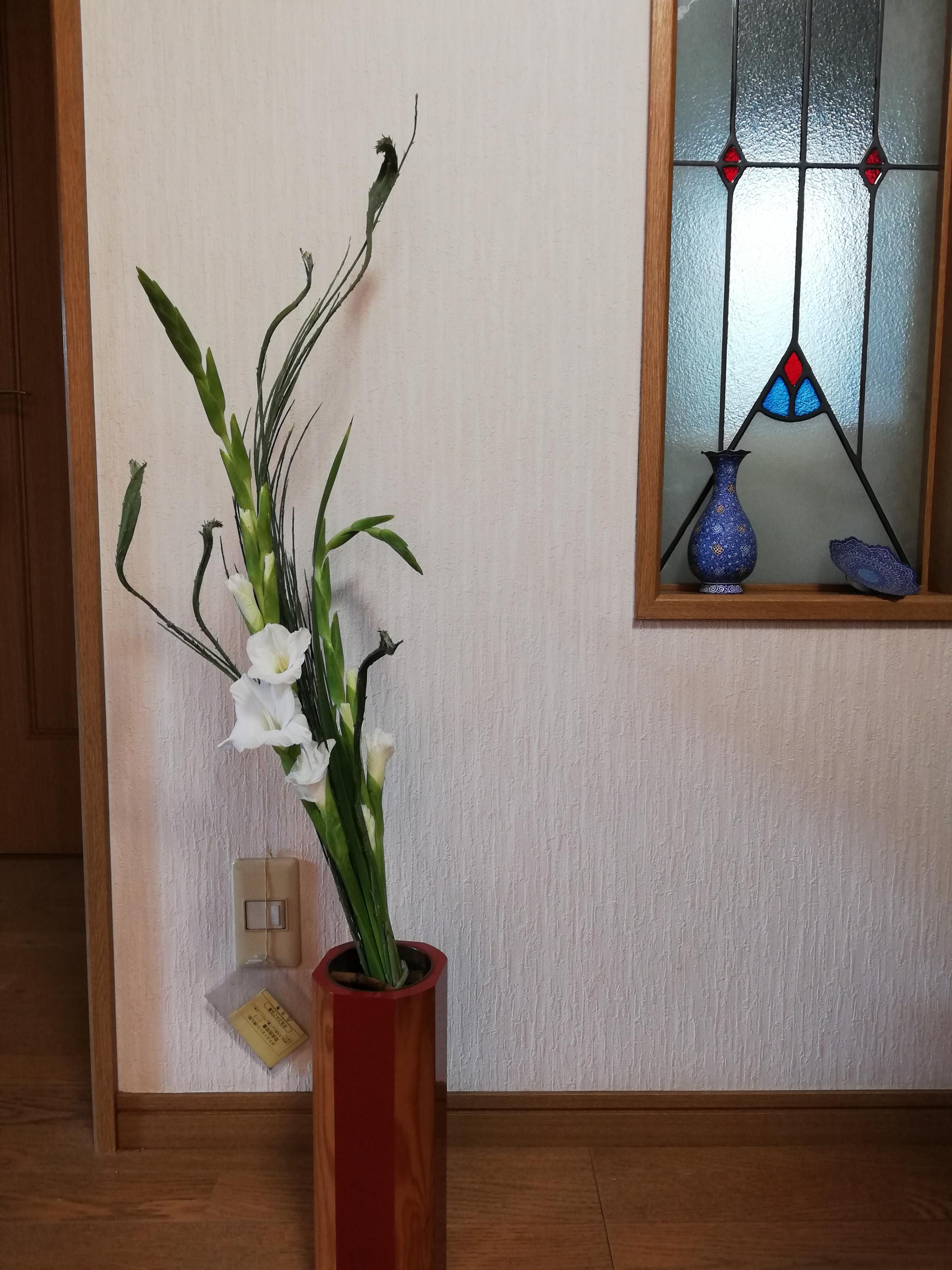 秋には秋の、初冬には初冬のお花が部屋を飾ります。
