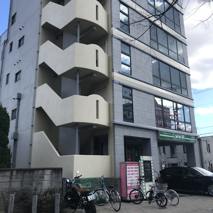 建物北西方向より
