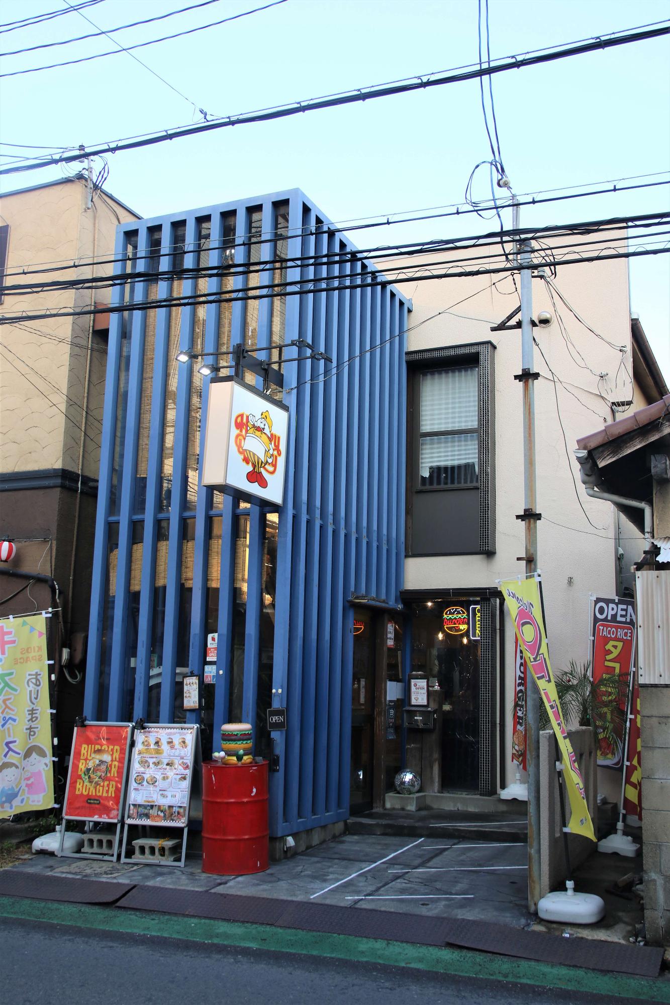 HungryDUMPTYの外観を写した写真。